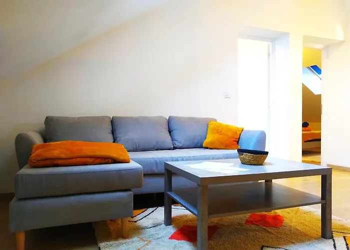 - 1 Min A Pieds Hypercentre - 2 *